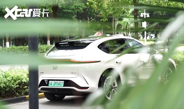 试驾智己LS7：堪称上汽集团的“救世主”，30万买它值吗？