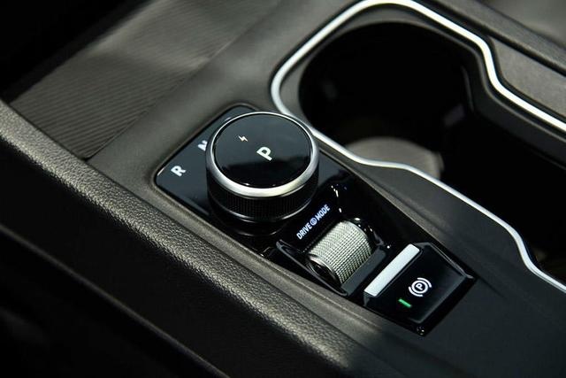 威马W6正式上市 补贴后售16.98万起，搭载无人泊车系统
