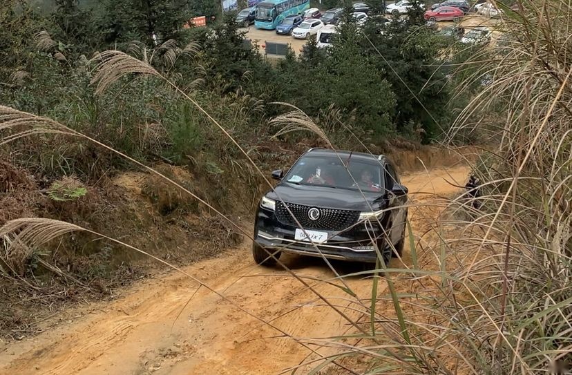越野性能超预期，试驾东风风光ix7挑战48°驼峰！