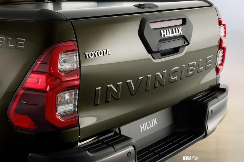 600-toyota-hilux-2020-static-rear.jpg