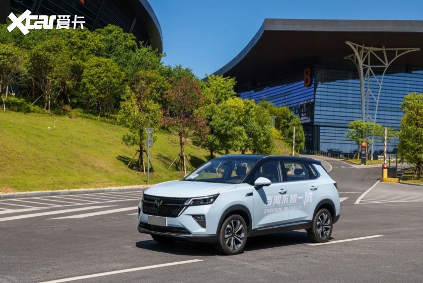 十万级少有的混动SUV，五菱出品，产品力究竟能不能打？