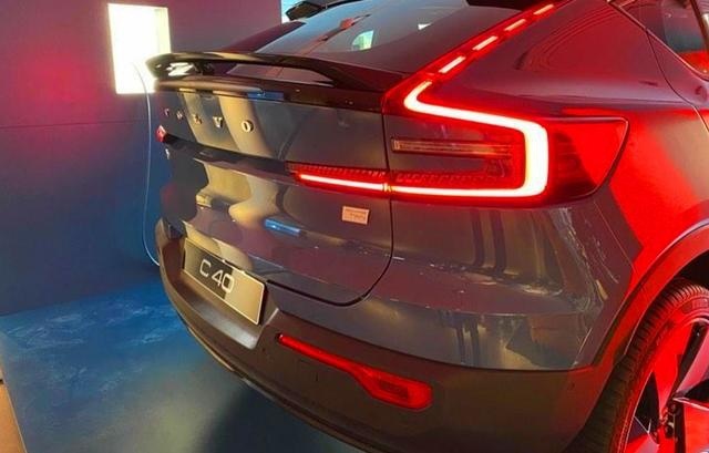沃尔沃首款轿跑SUV，全新C40实拍，双电四驱比领克05更帅