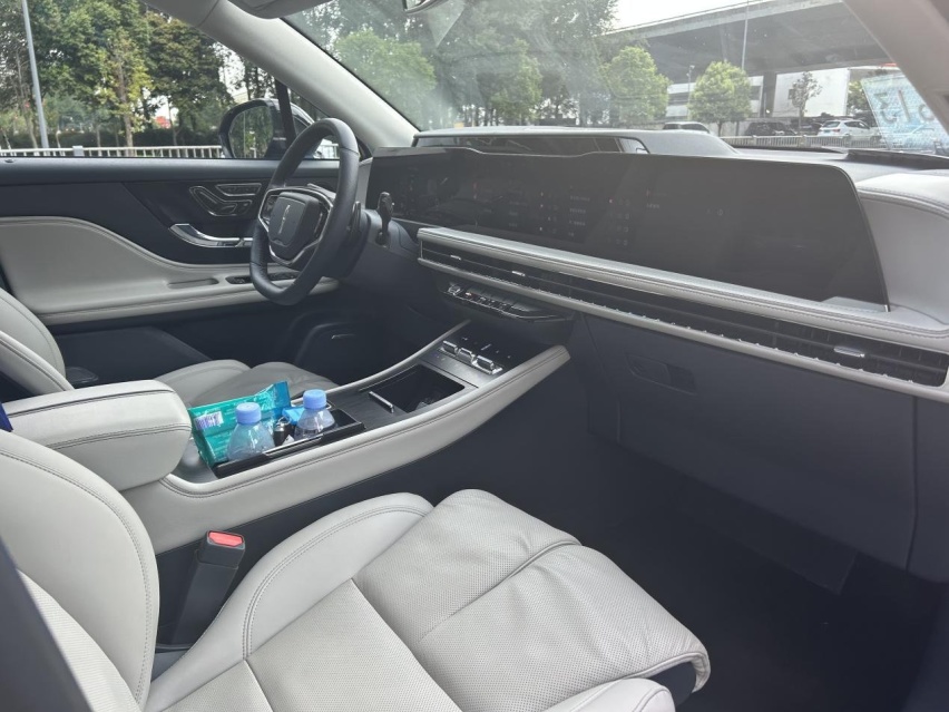 豪华汽车，到底该长什么样？试驾全新林肯冒险家