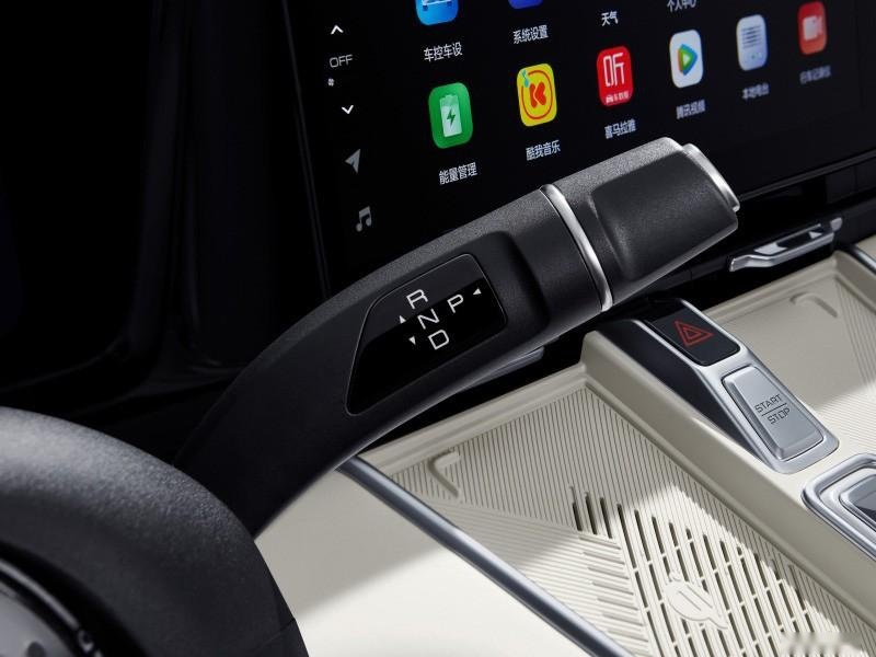 四驱车卖出两驱价！15.98万起的哈弗枭龙MAX，如何狂虐合资SUV？