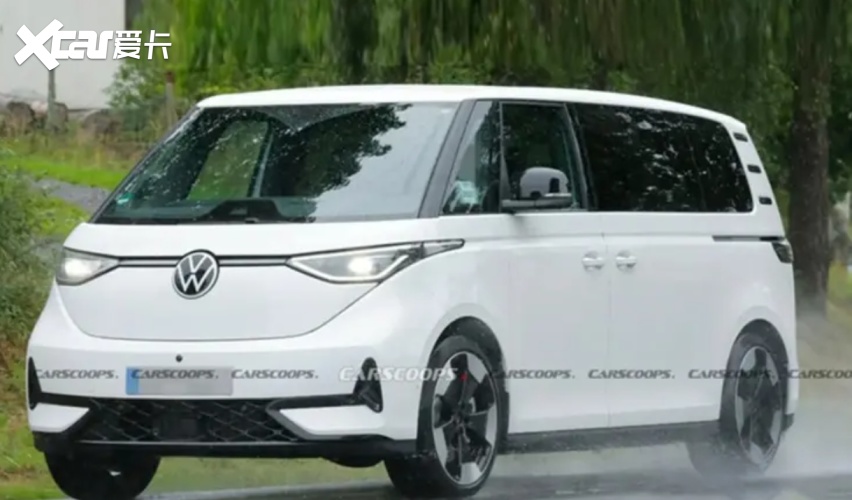 车头设计,有比较明显的双a柱设计,但是车头很短,更像是变形化的面包车