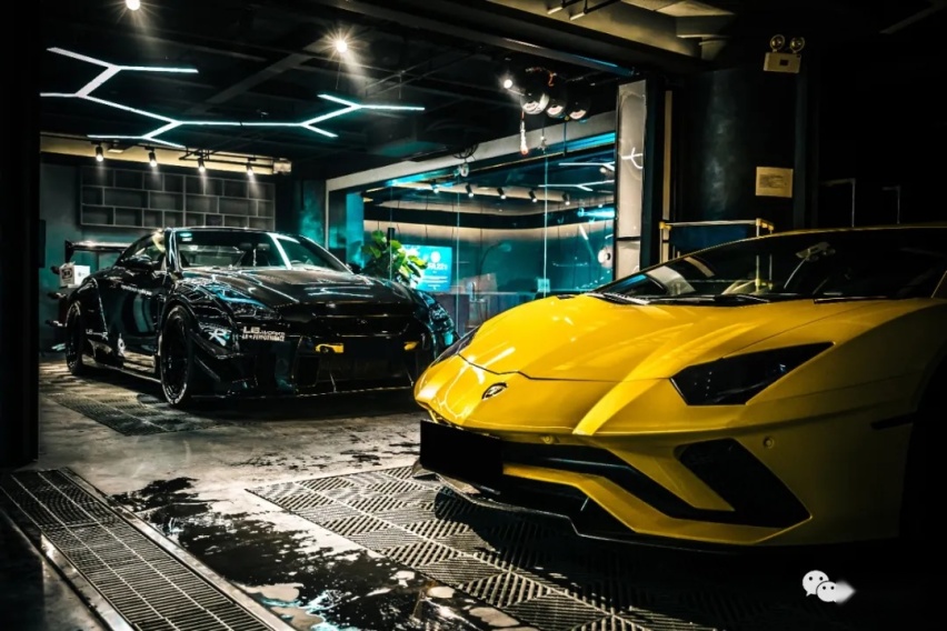 再次进化的日产GT-R R35，单单机舱就放进了两台思域的价格