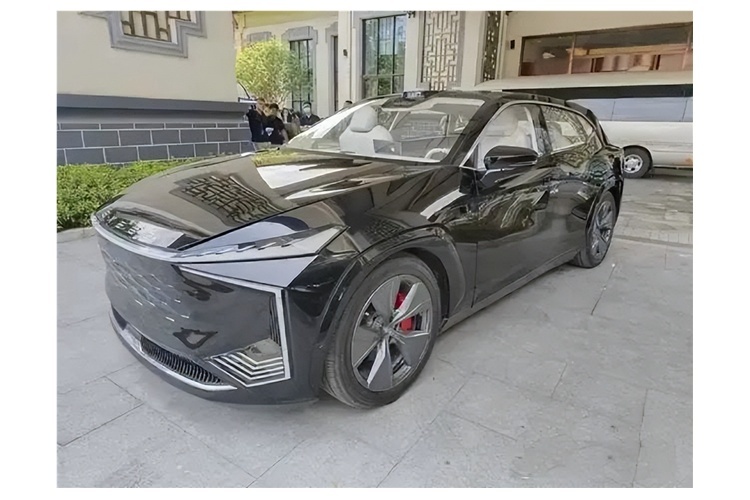 奇瑞颠覆SUV 对开门+2.0T 星途瑶光实拍