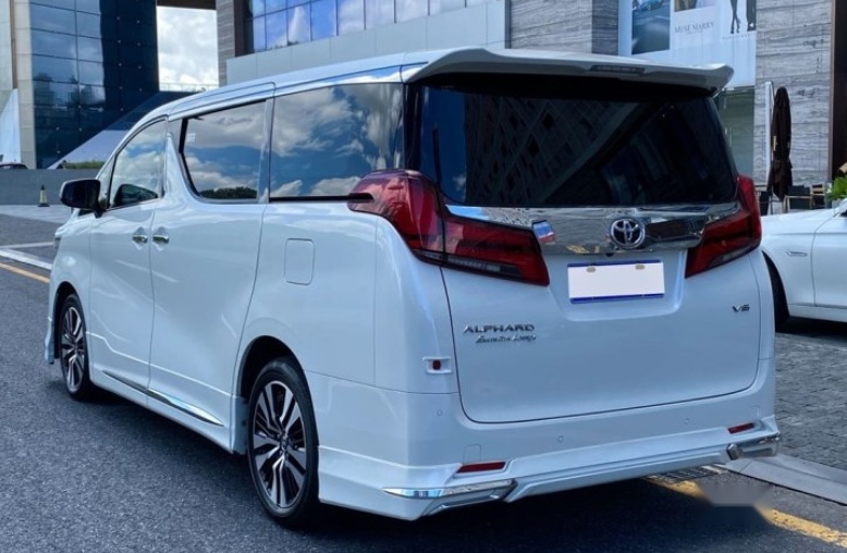 GL8车主试了老板的埃尔法，100多万的车，有何不同？