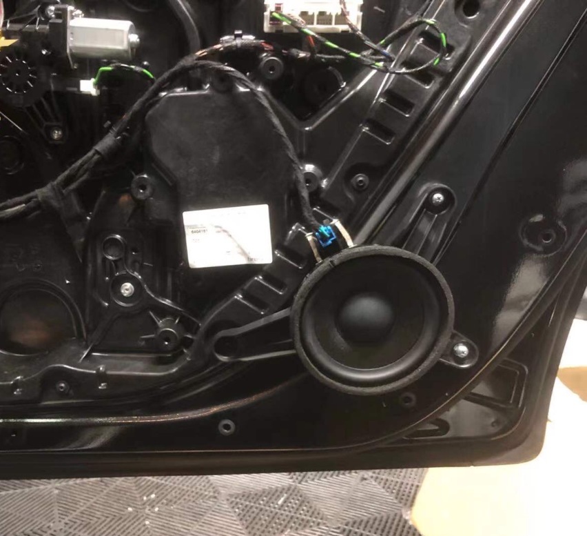 22款奔驰GLS450升级原厂大柏林音响26个喇叭施工案例