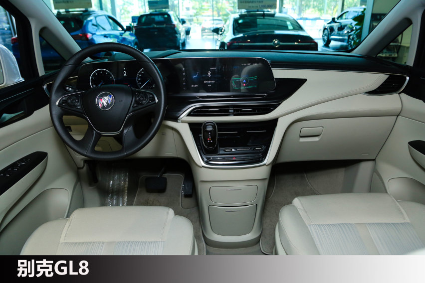 同是中大型MPV 价格相差8万元 这两款车怎么选？
