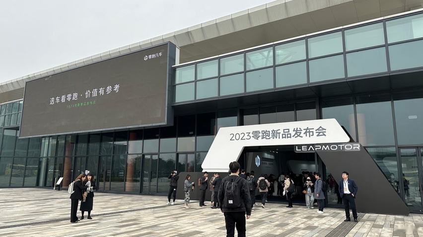售价14.98-18.58万元，零跑C11增程版正式上市