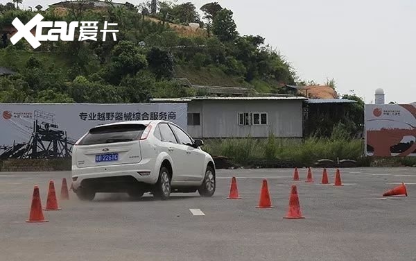 没道理啊，E90 3系操控不如长轴新3？深究背后原因！