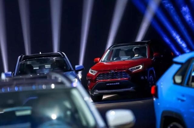 RAV4荣放：能超越自己的，大概就只有全新的RAV4荣放了