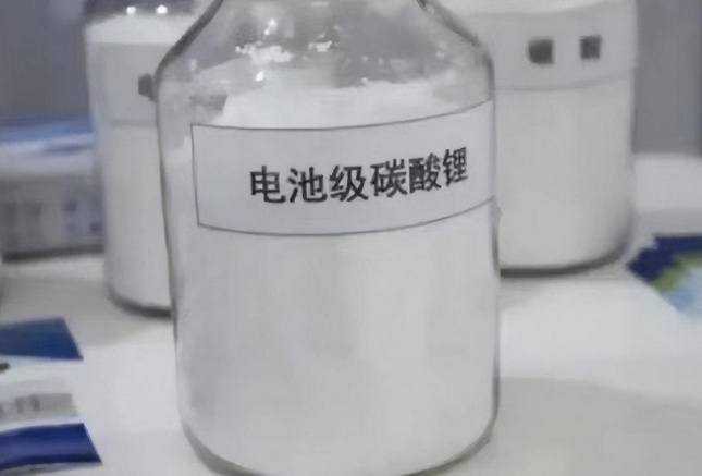 碳酸锂价格暴跌，新能源降价空间大，油电之争再次加剧！