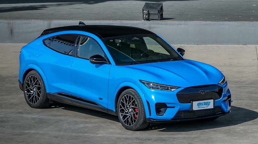深度对比Mach-E和Model Y！谁能成为中型纯电SUV的新标杆？