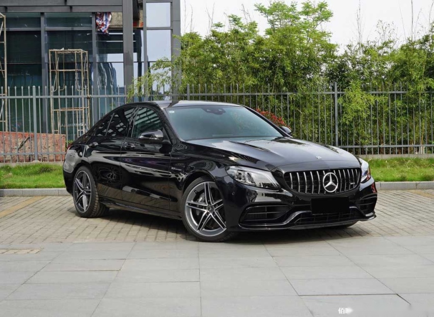 梅赛德斯 AMG C 63