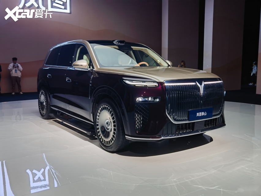 37.99万起!岚图泰山上市,真要抢问界M9的市场?-爱卡汽车爱咖号