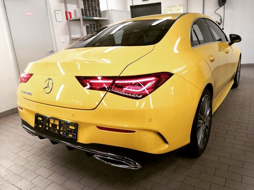 很抢眼的黄色 全新奔驰CLA级海外实车