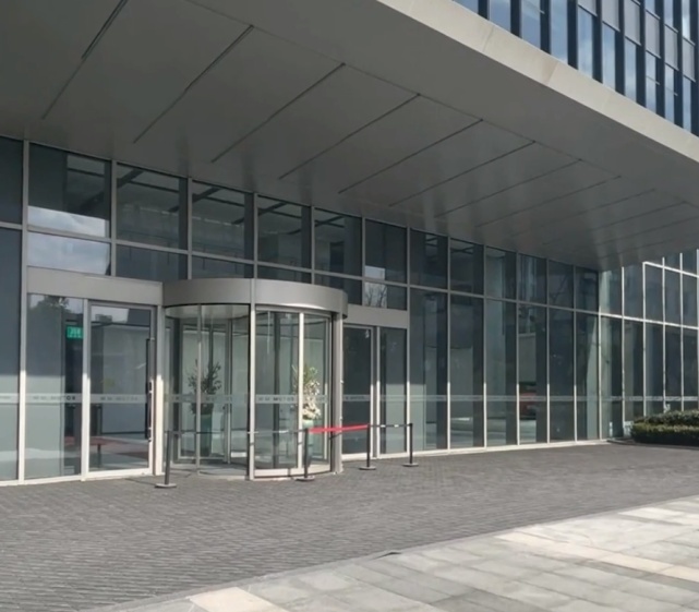 一个接一个倒下，没想到2023年初新能源车市场竟惨烈如厮