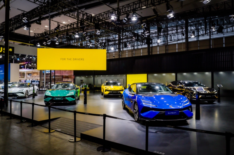 EMEYA������ѩҹ���{��ȫ�����㣬·��˹���A��������V��܇չ