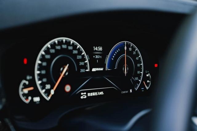 未察觉的心动 BMW 530Le与美女设计师的人生另一面