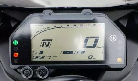 雅马哈YZF-R3，战斗十足，300CC排量中，性价比之王