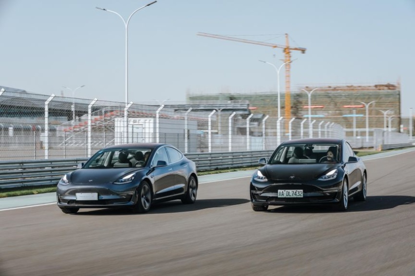 试驾丨赛道狂飙特斯拉Model 3，电动车也有乐趣？