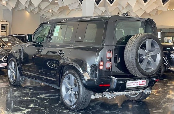 新车|逆势而为，路虎卫士110 V8实车海外曝光，525马力亮了
