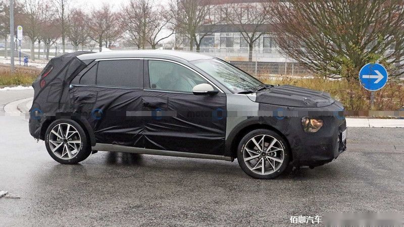 2022-kia-niro-side-spy-photo.jpg