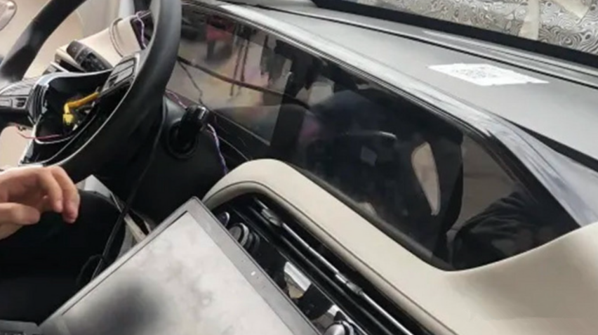 东风风神皓极路试谍照曝光，定位中型SUV，采用了前卫的设计