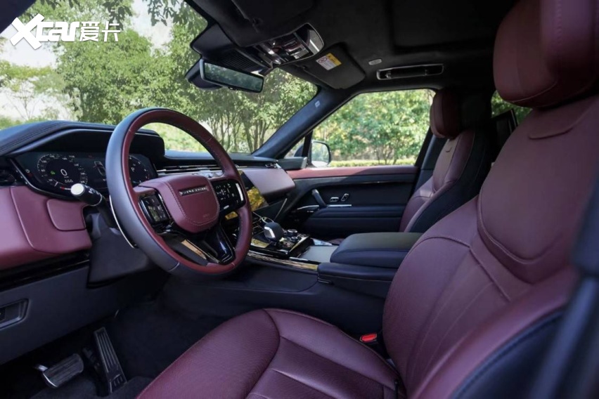 全新一代路虎·揽胜运动版采用温莎和半苯胺豪华真皮内饰.jpg