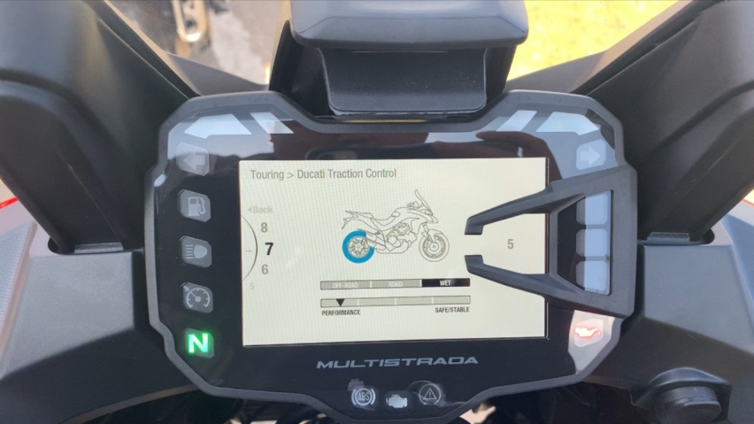 高颜值全能高手，杜卡迪新款MTS 950 S初体验