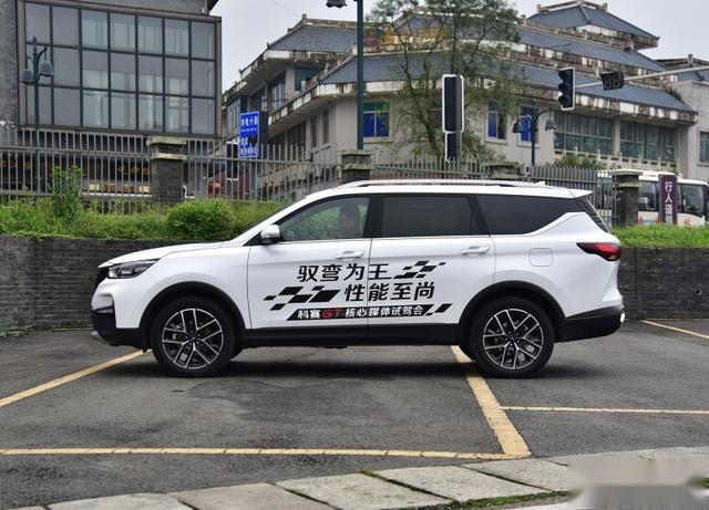 轴距均超2800mm，五六七座随便选，15万内就能拿下这些中型SUV