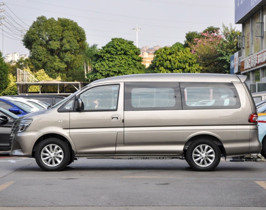 菱智M5EV新车型正式上市！轴距3米，配9座，售17.19万元