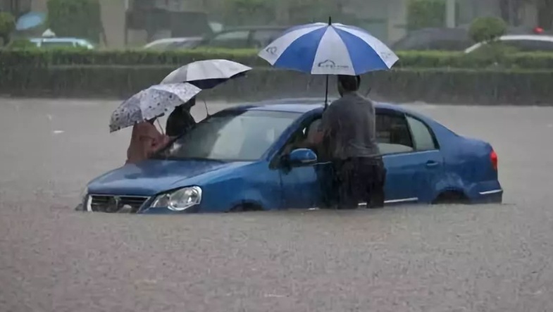 随着雨季、台风季来袭，最近国内许多地方都迎来了暴雨，短时间的强降雨城市