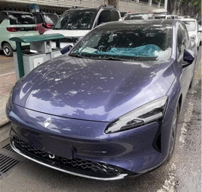 【E汽车】宝骏云光实车现身街头