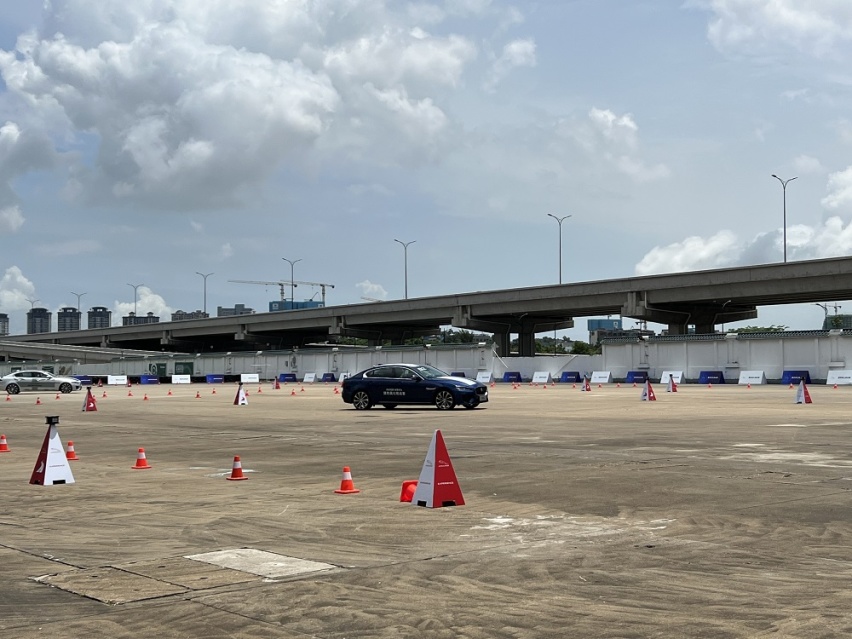 捷豹XFL上市当天，珠海赛道挑战捷豹英仕赛