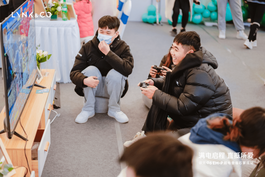 满电启程直抵所爱！领克06EM-P超电登临石家庄站