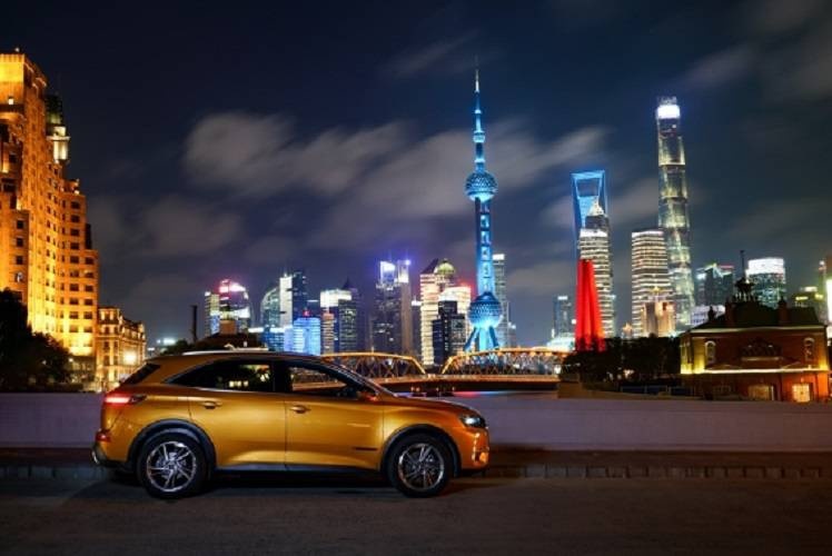 DS 7车身侧面.jpg