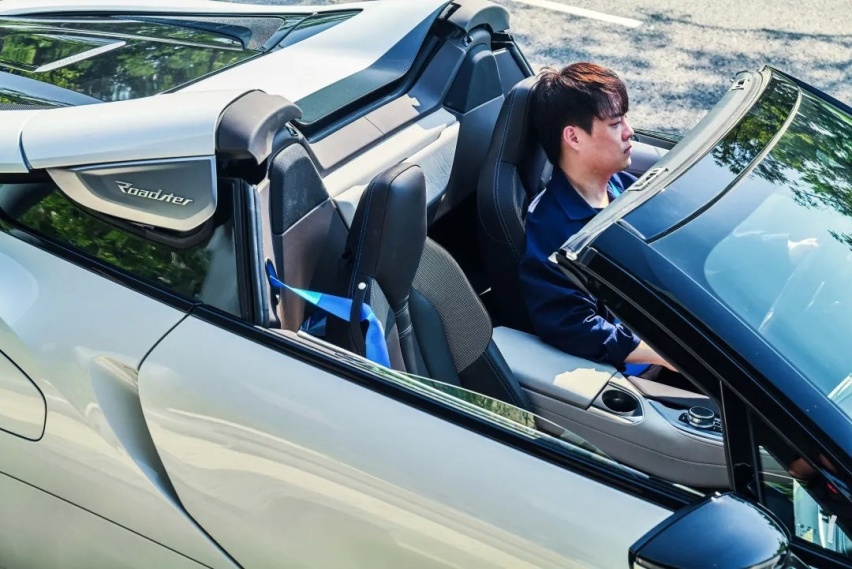 SCC洪恩体验宝马i8 Roadster：这款跑车将成为经典