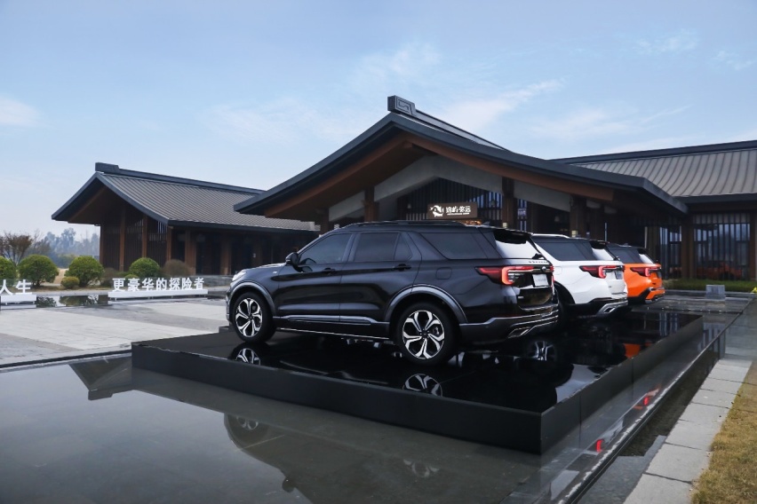 SUV 中的“始祖鸟”，福特探险者赤金版质感不输“奢侈品”