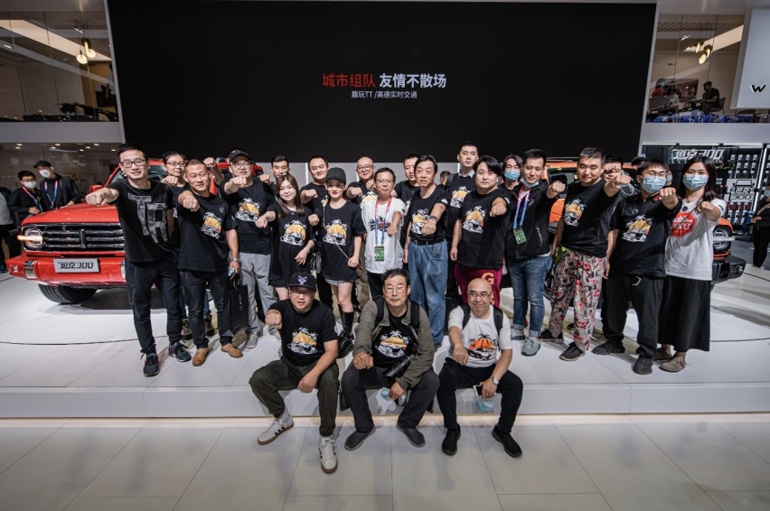 持续爆火，“新物种”坦克300在抢占谁的蛋糕？