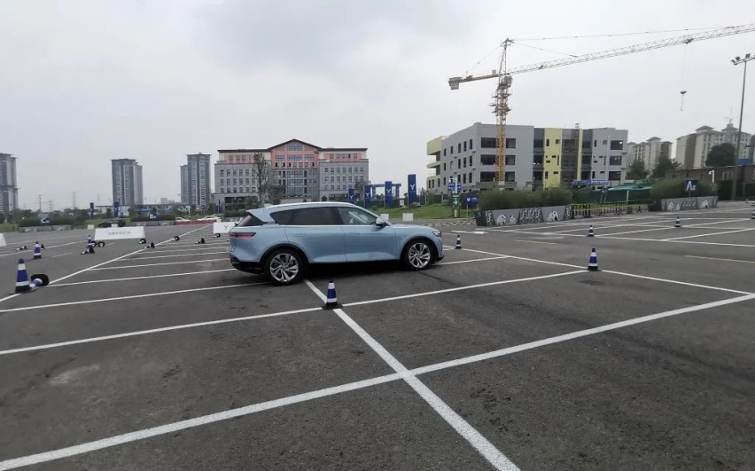 零百4.5秒带空悬，体验过后方知岚图FREE出众的远不止性能