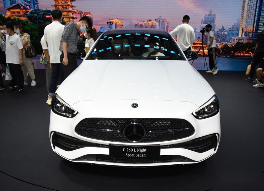 全新一代奔驰C级刚上市，此时买车不划算，建议再等等