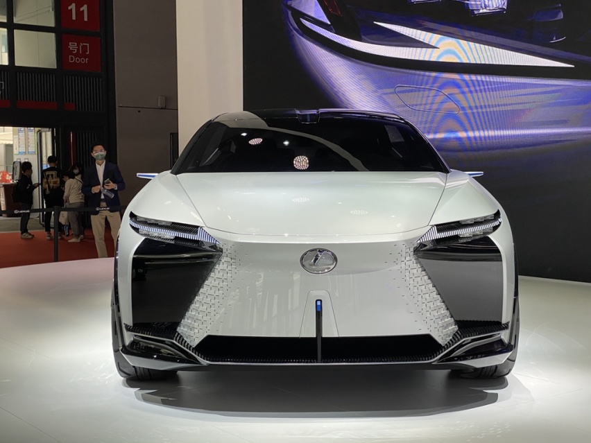 上海车展实拍：雷克萨斯LF-Z概念车，零百加速仅需3秒