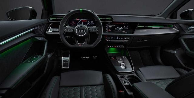 3.8秒破百，搭2.5T 5缸发动机，全新一代奥迪RS 3官图发布