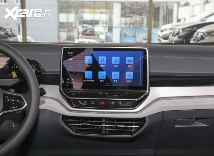 30万预算，Model Y、ID.6 CROZZ，谁才是最潮玩家？