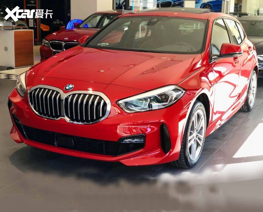 全新宝马1系海外实车到店 红色的运动感