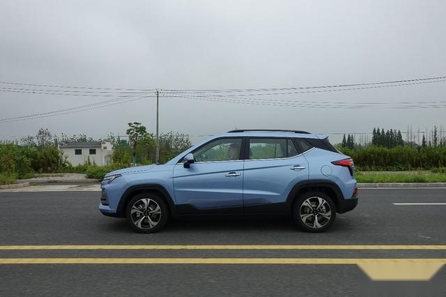 江淮乘用车3.0时代首款SUV“新战甲”嘉悦X4重庆试驾会