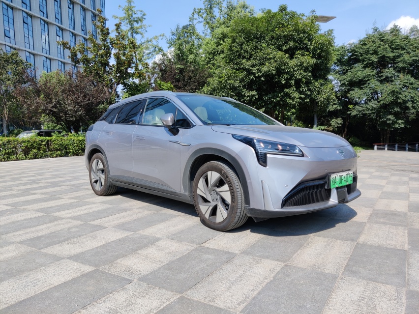 三四十万买高端纯电动SUV,蔚来ES6与AION LX PLUS该选谁